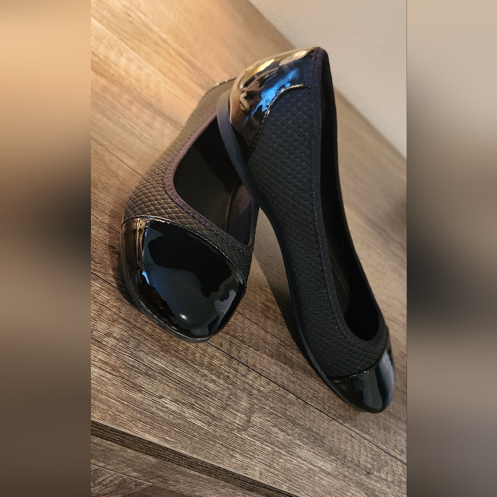 Elegant Black Flats with Glossy Toe Cap